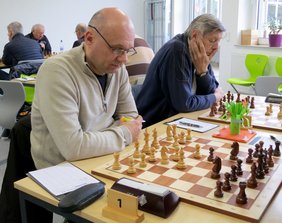 Die Spitzenbretter mit Pierre Siekmann (links) und Erich Krüger holten 1,5 Punkte für Löhne.
